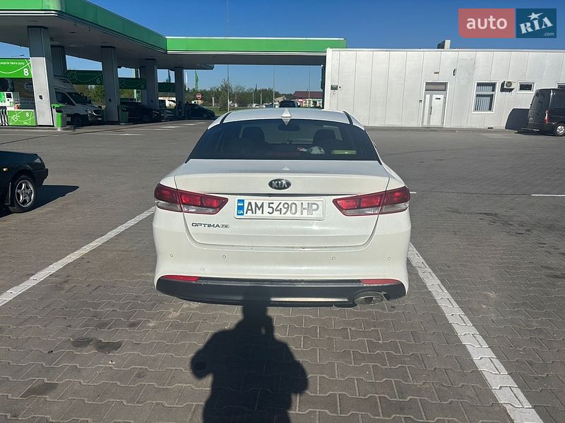 Седан Kia Optima 2016 в Житомире