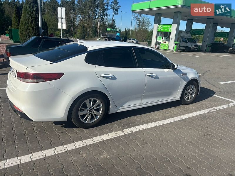Седан Kia Optima 2016 в Житомире