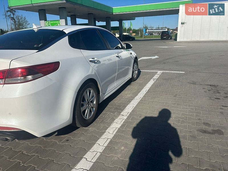 Седан Kia Optima 2016 в Житомире