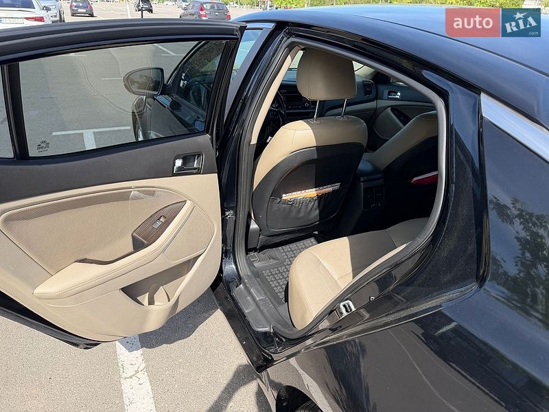 Седан Kia Optima 2013 в Києві