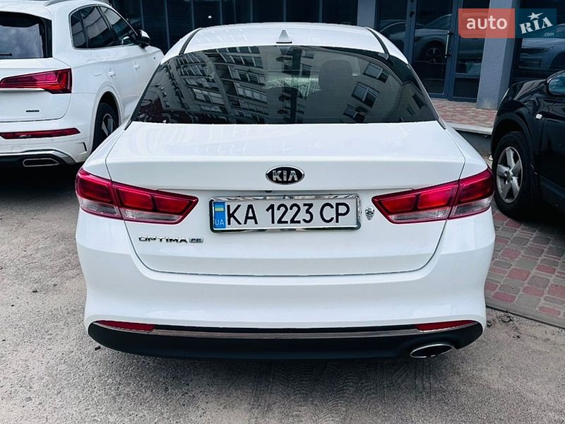 Седан Kia Optima 2016 в Киеве