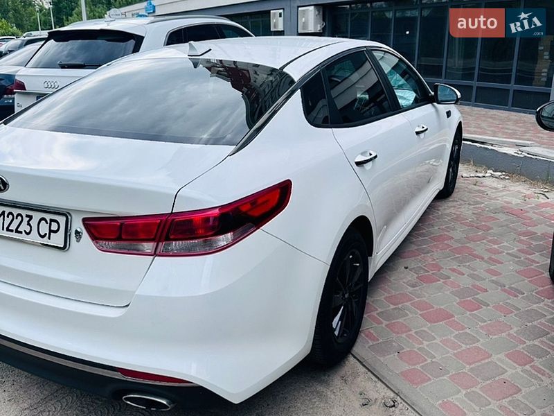 Седан Kia Optima 2016 в Киеве