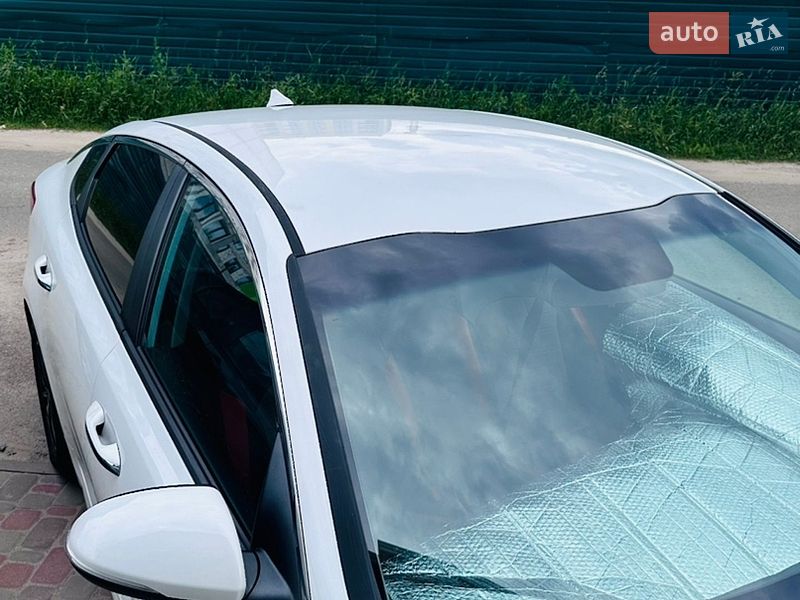 Седан Kia Optima 2016 в Киеве