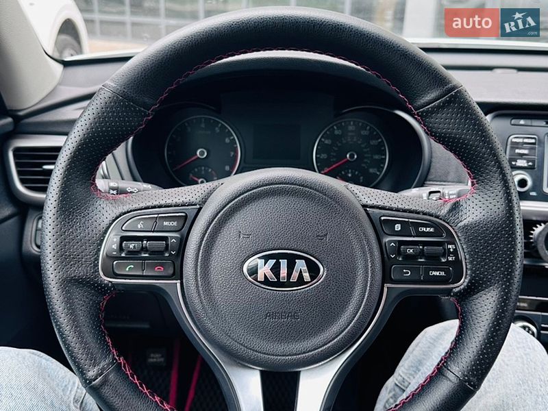 Седан Kia Optima 2016 в Киеве