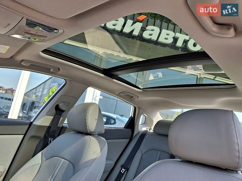Седан Kia Optima 2017 в Львове