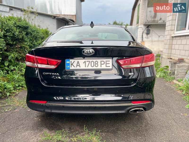 Седан Kia Optima 2017 в Вишневом