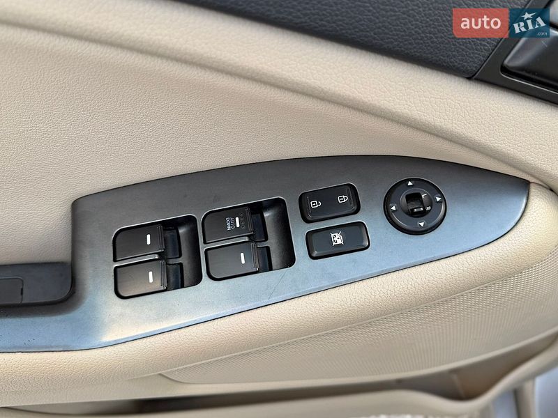 Седан Kia Optima 2012 в Житомирі