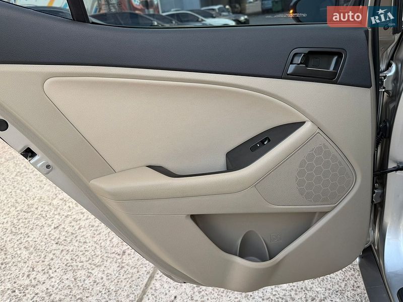 Седан Kia Optima 2012 в Житомирі