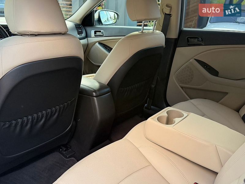 Седан Kia Optima 2012 в Житомирі