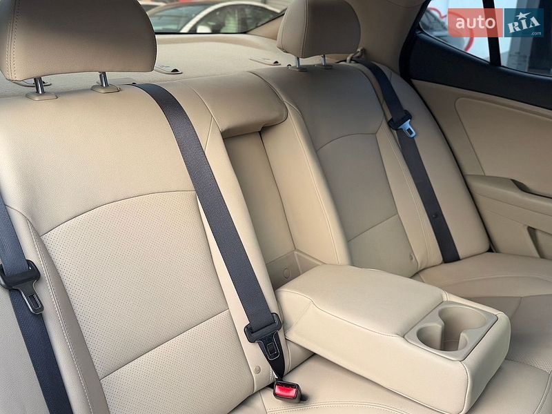 Седан Kia Optima 2012 в Житомирі
