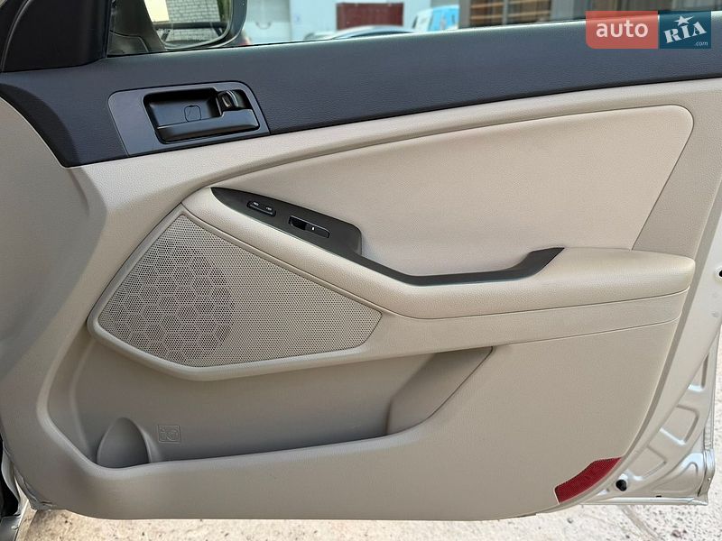 Седан Kia Optima 2012 в Житомирі