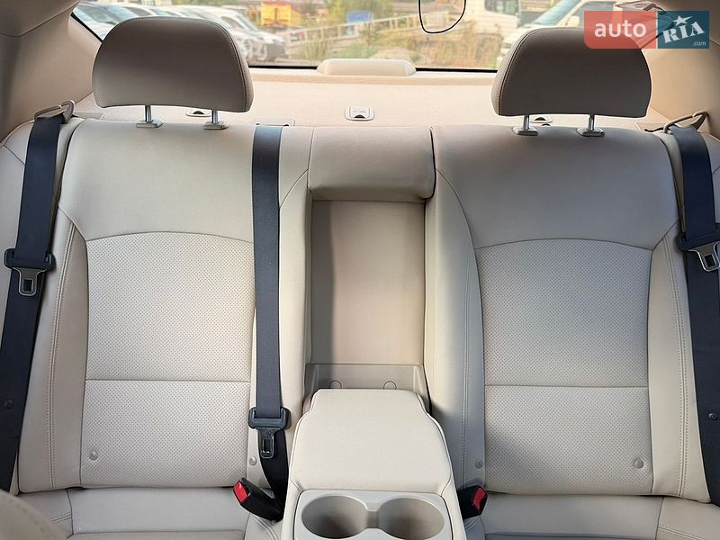 Седан Kia Optima 2012 в Житомирі