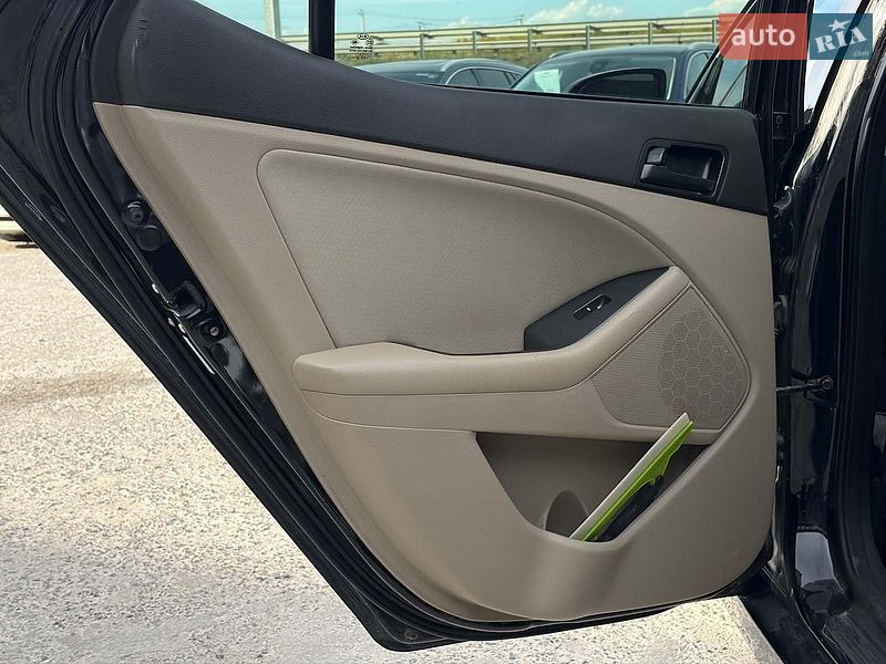 Седан Kia Optima 2013 в Львове