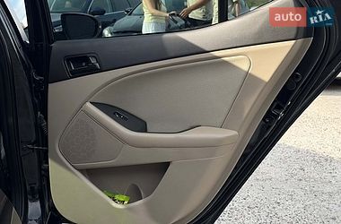 Седан Kia Optima 2013 в Львове