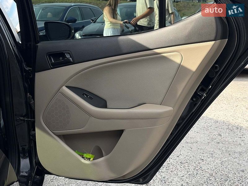 Седан Kia Optima 2013 в Львове