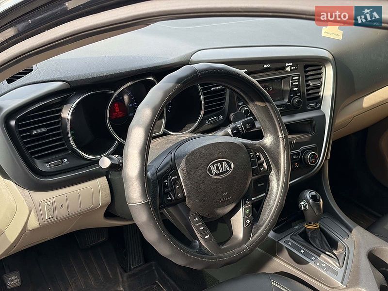 Седан Kia Optima 2013 в Львове
