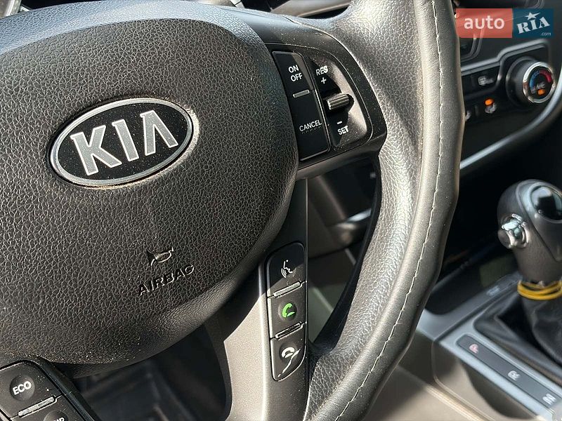 Седан Kia Optima 2013 в Львове