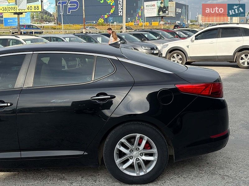 Седан Kia Optima 2013 в Львове