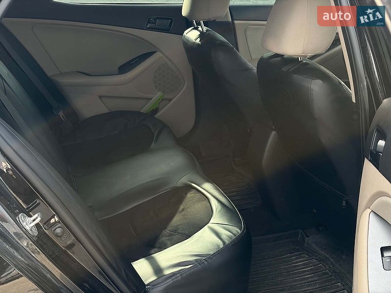 Седан Kia Optima 2013 в Львове