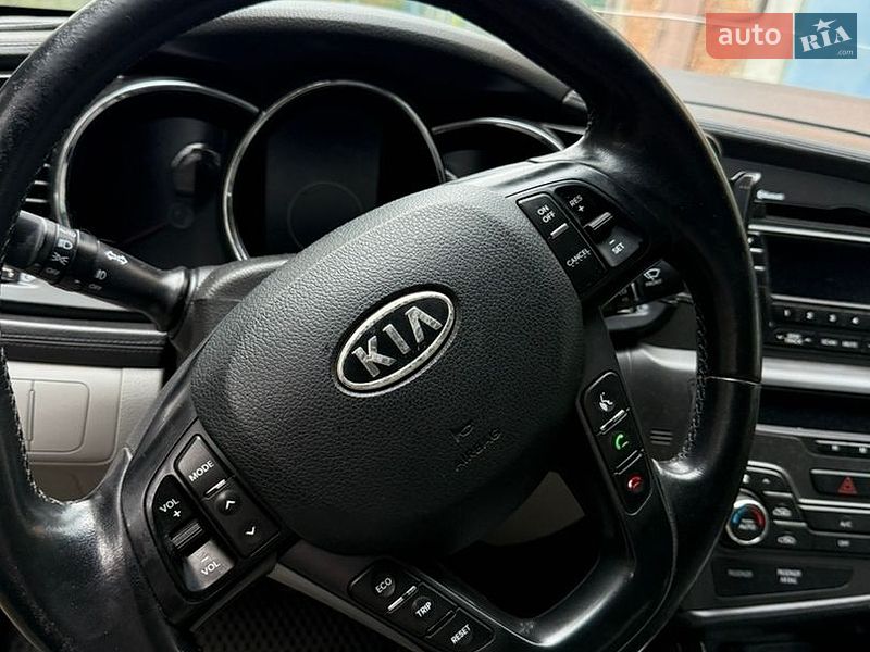Седан Kia Optima 2011 в Киеве