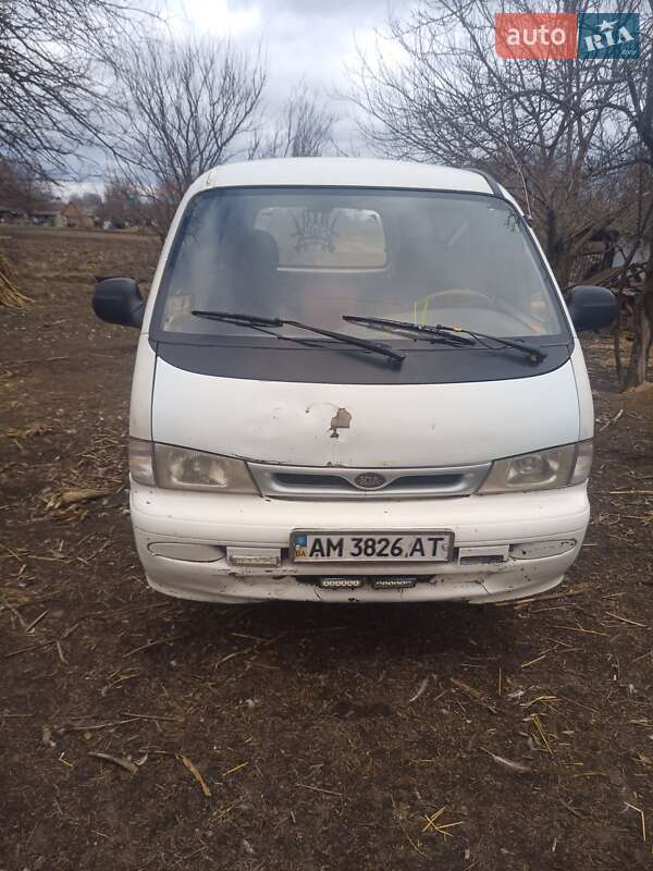 Минивэн Kia Pregio