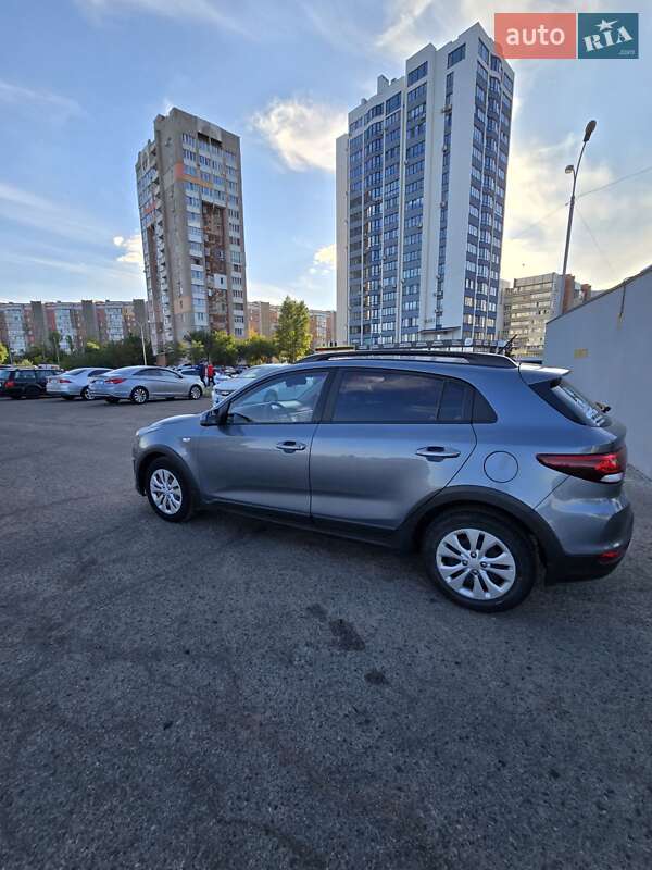 Позашляховик / Кросовер Kia Rio X-Line