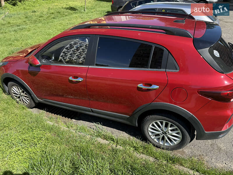 Позашляховик / Кросовер Kia Rio X