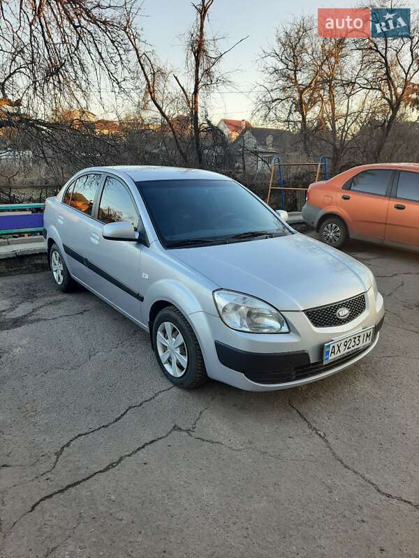 Седан Kia Rio