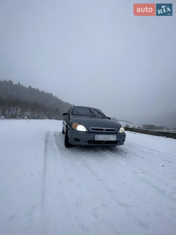 Kia Rio 2001