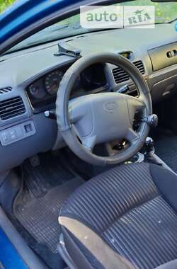 Kia Rio  2004