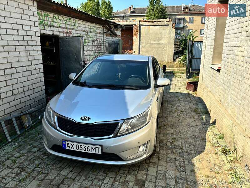 Хетчбек Kia Rio