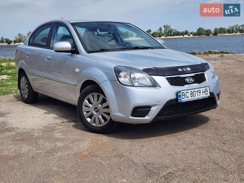 Легковые Kia Rio