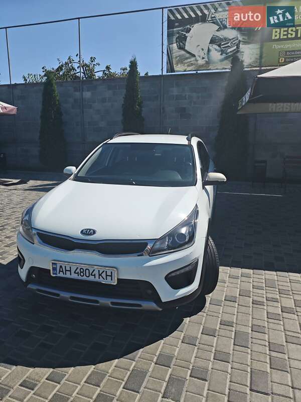 Позашляховик / Кросовер Kia Rio