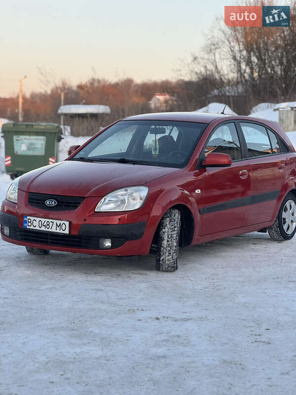 Легковые Kia Rio