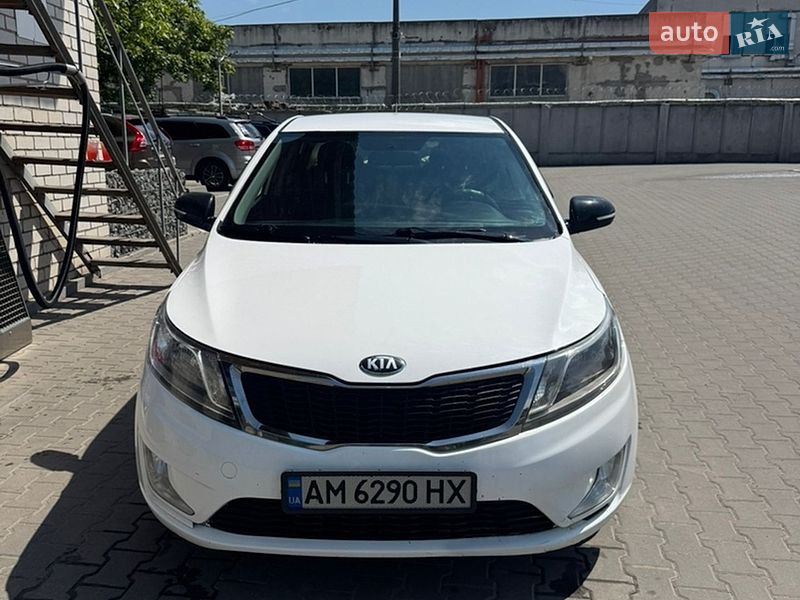 Седан Kia Rio 2013 в Киеве