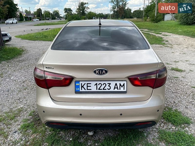 Седан Kia Rio 2012 в Царичанке