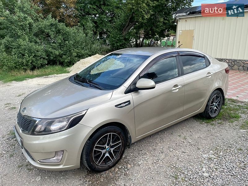 Седан Kia Rio 2012 в Царичанке