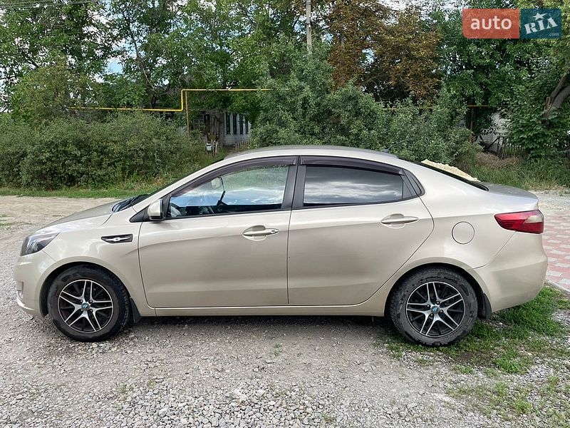 Седан Kia Rio 2012 в Царичанке