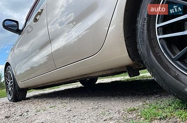 Седан Kia Rio 2012 в Царичанке