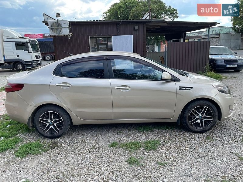 Седан Kia Rio 2012 в Царичанке