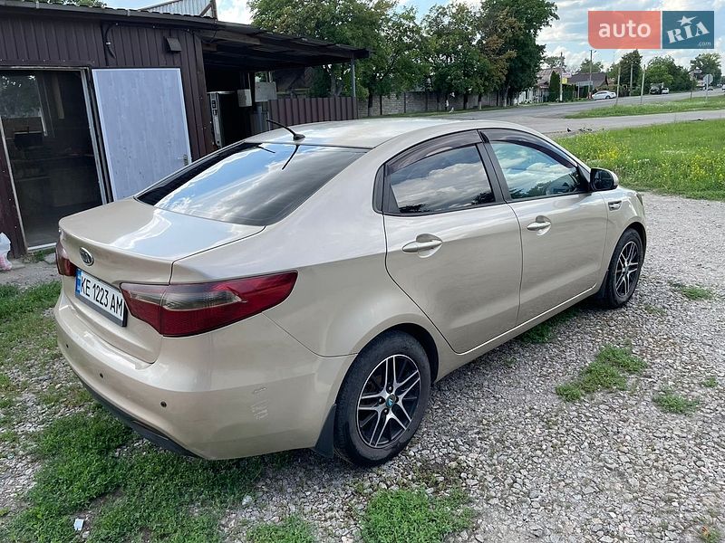 Седан Kia Rio 2012 в Царичанке