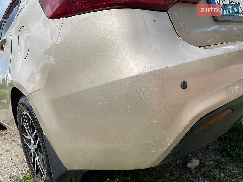 Седан Kia Rio 2012 в Царичанке