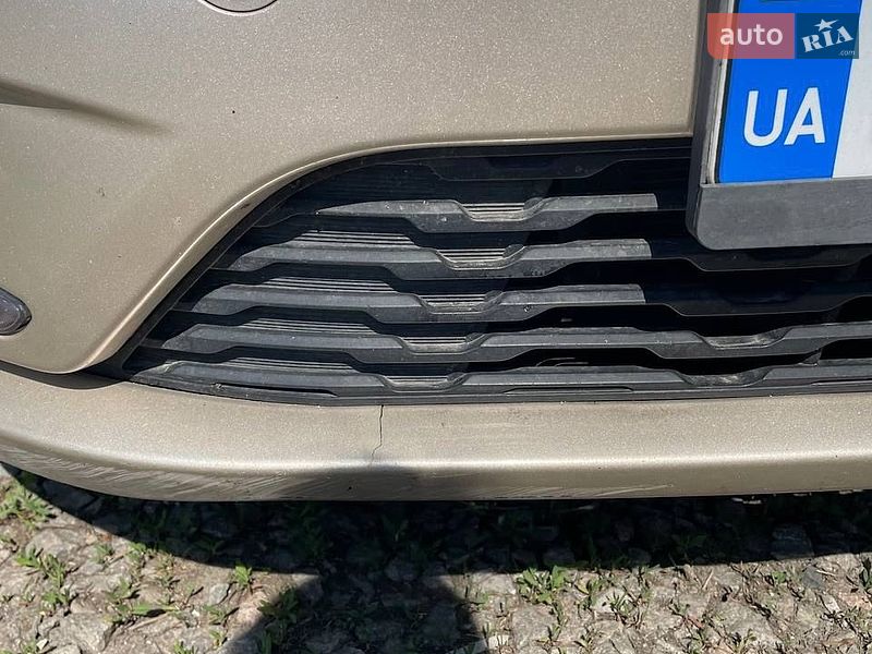 Седан Kia Rio 2012 в Царичанке