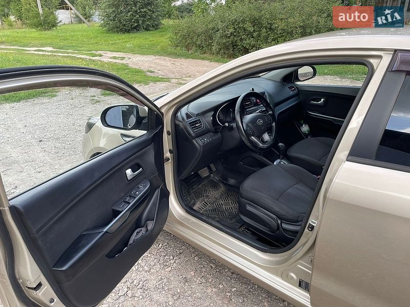 Седан Kia Rio 2012 в Царичанке