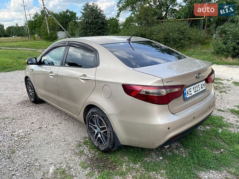 Седан Kia Rio 2012 в Царичанке