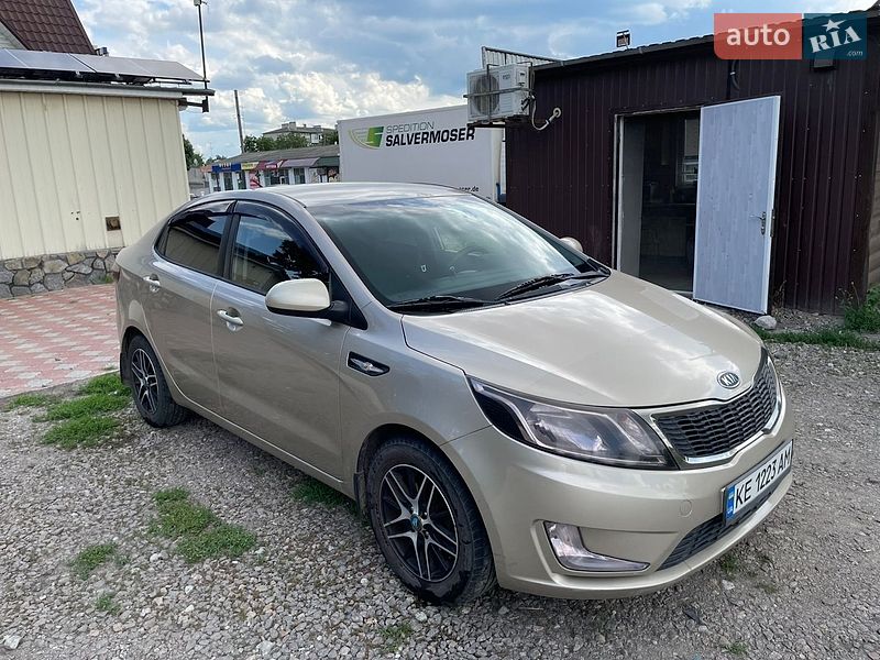 Седан Kia Rio 2012 в Царичанке
