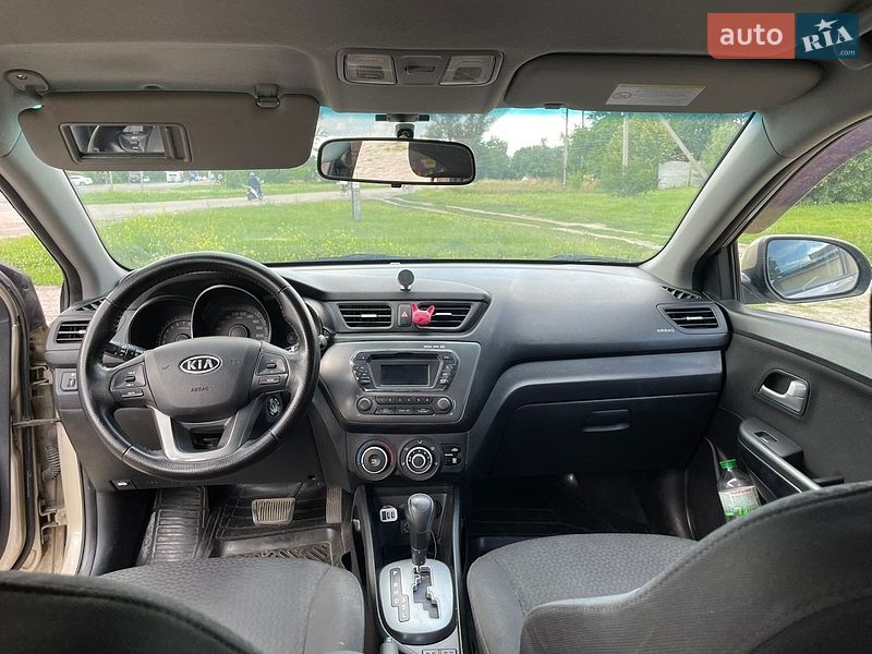 Седан Kia Rio 2012 в Царичанке