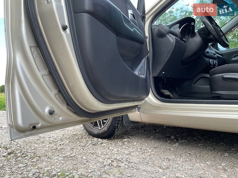 Седан Kia Rio 2012 в Царичанке