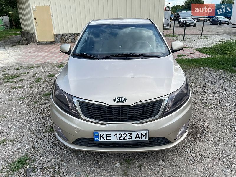 Седан Kia Rio 2012 в Царичанке