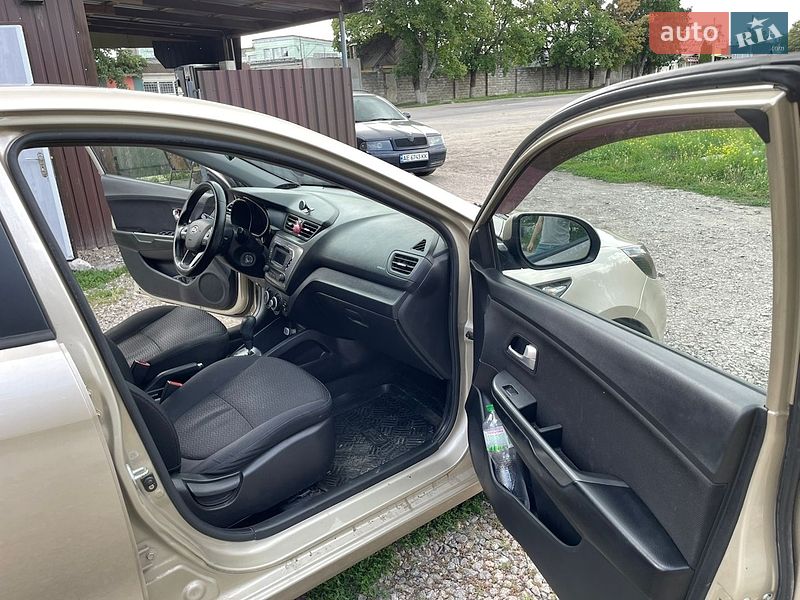 Седан Kia Rio 2012 в Царичанке